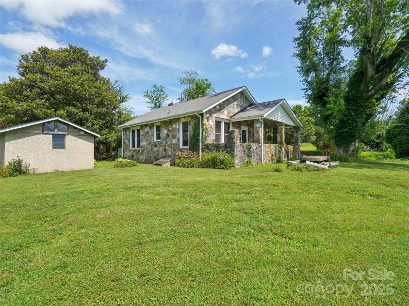 1207 Kanuga Road, Hendersonville, NC 28739.  MLS# CAR4278540, YatesRealty ID 25849. 