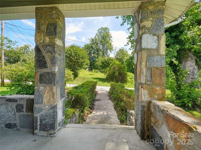 1207 Kanuga Road, Hendersonville, NC 28739.  MLS# CAR4278540, YatesRealty ID 25849. 