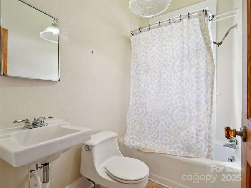 1207 Kanuga Road, Hendersonville, NC 28739.  MLS# CAR4278540, YatesRealty ID 25849. 