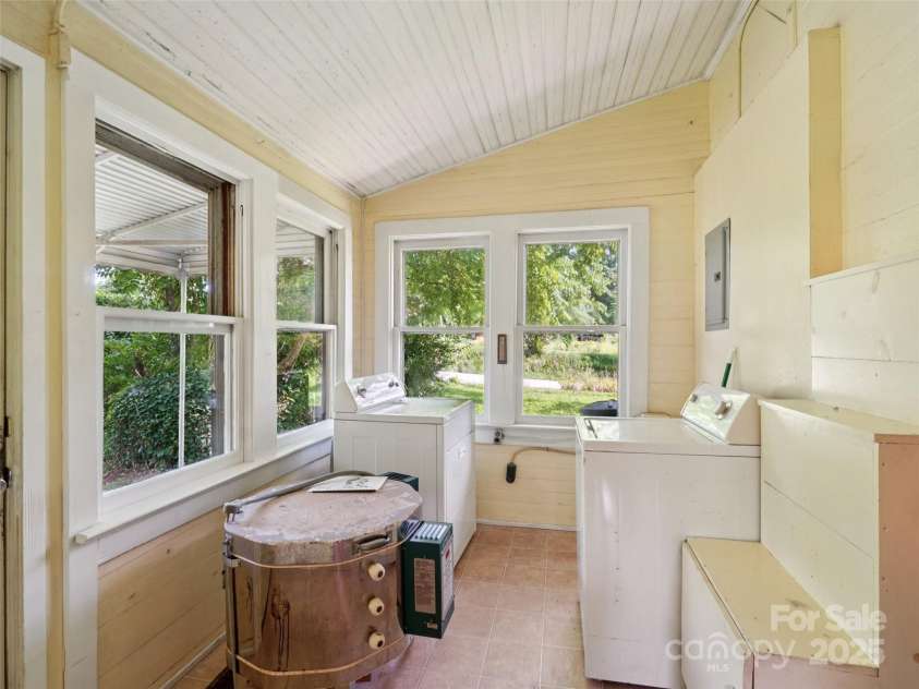 1207 Kanuga Road, Hendersonville, NC 28739.  MLS# CAR4278540, YatesRealty ID 25849. 