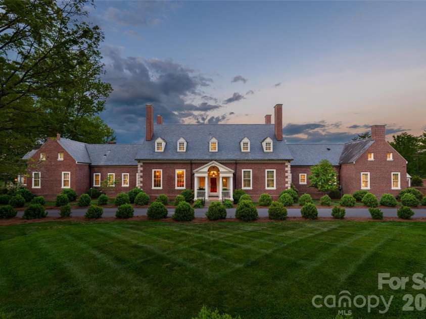 324 Vanderbilt Road, Asheville, NC 28803.  MLS# CAR4376732, YatesRealty ID 25849. 324 Vanderbilt Road