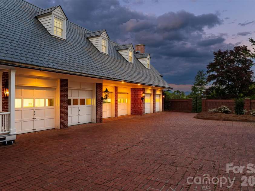 324 Vanderbilt Road, Asheville, NC 28803.  MLS# CAR4376732, YatesRealty ID 25849. 6-Car Garage