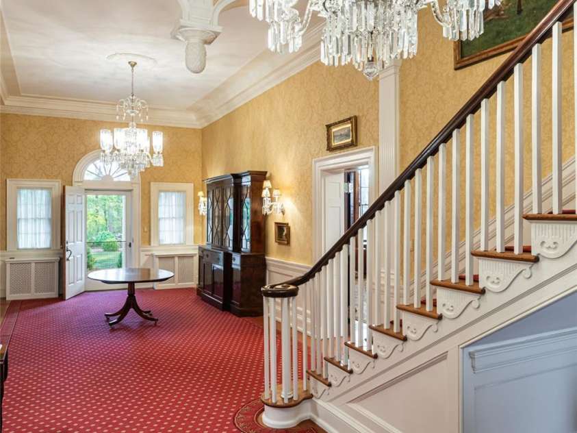 324 Vanderbilt Road, Asheville, NC 28803.  MLS# CAR4376732, YatesRealty ID 25849. Foyer