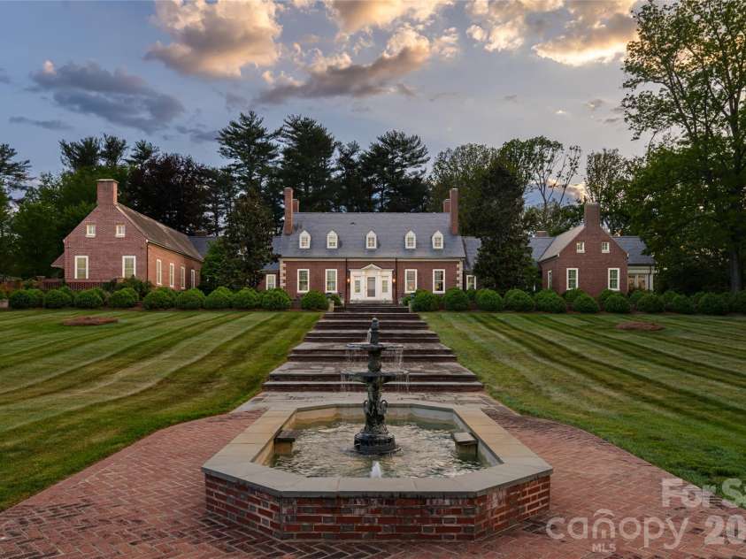 324 Vanderbilt Road, Asheville, NC 28803.  MLS# CAR4376732, YatesRealty ID 25849. New Gunston Hall