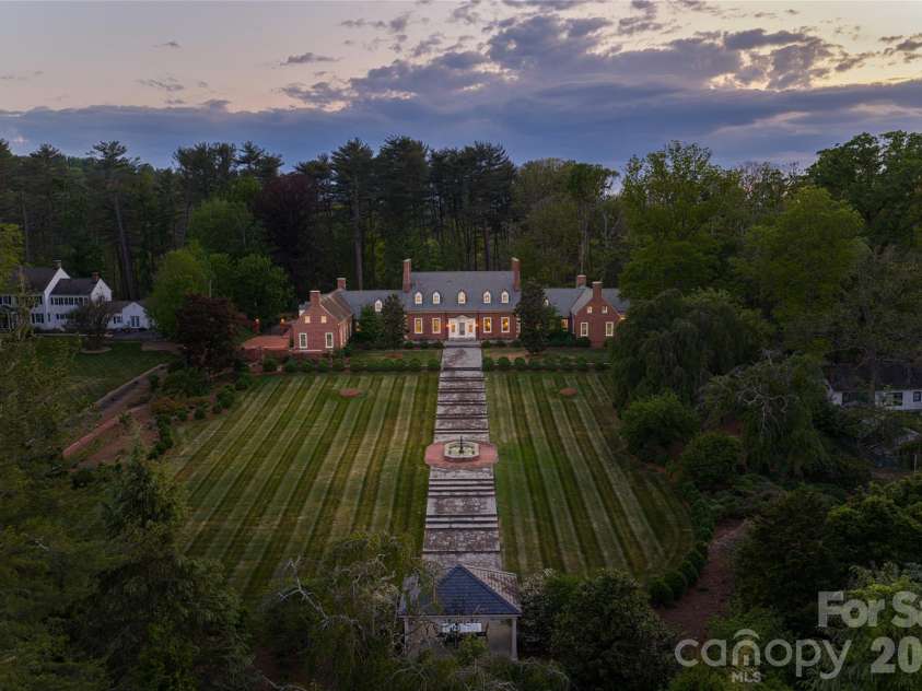 324 Vanderbilt Road, Asheville, NC 28803.  MLS# CAR4376732, YatesRealty ID 25849. New Gunston Hall