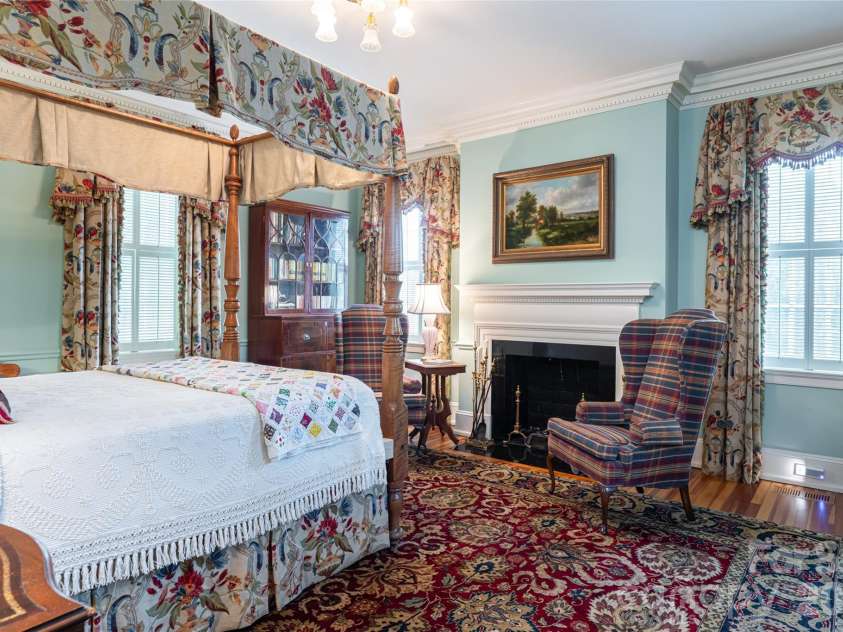 324 Vanderbilt Road, Asheville, NC 28803.  MLS# CAR4376732, YatesRealty ID 25849. Primary Suite 1 on Main Level