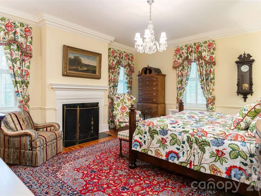 324 Vanderbilt Road, Asheville, NC 28803.  MLS# CAR4376732, YatesRealty ID 25849. Primary Suite 2 on Main Level