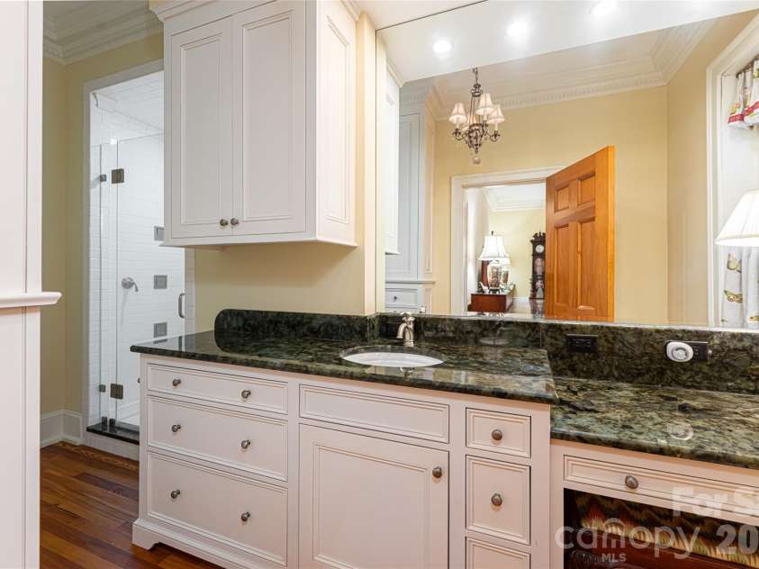 324 Vanderbilt Road, Asheville, NC 28803.  MLS# CAR4376732, YatesRealty ID 25849. Primary Suite 2 on Main Level