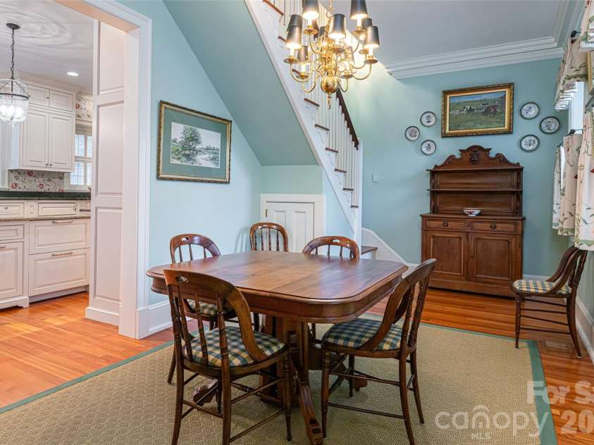 324 Vanderbilt Road, Asheville, NC 28803.  MLS# CAR4376732, YatesRealty ID 25849. The Breakfast Room