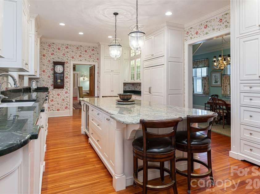 324 Vanderbilt Road, Asheville, NC 28803.  MLS# CAR4376732, YatesRealty ID 25849. The Kitchen