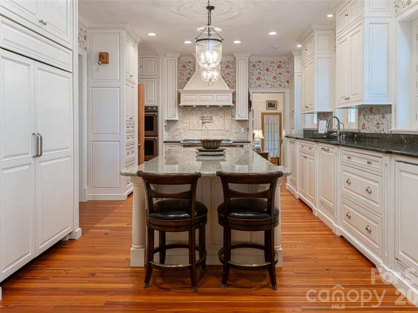 324 Vanderbilt Road, Asheville, NC 28803.  MLS# CAR4376732, YatesRealty ID 25849. The Kitchen