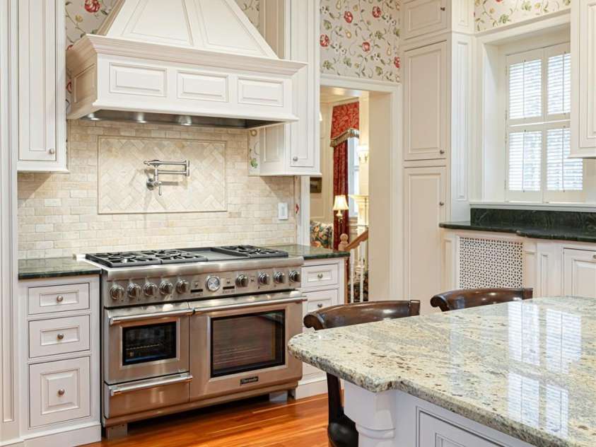 324 Vanderbilt Road, Asheville, NC 28803.  MLS# CAR4376732, YatesRealty ID 25849. The Kitchen