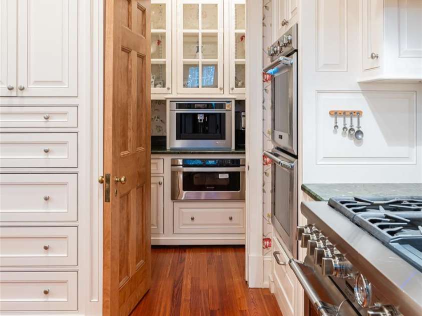 324 Vanderbilt Road, Asheville, NC 28803.  MLS# CAR4376732, YatesRealty ID 25849. The Kitchen