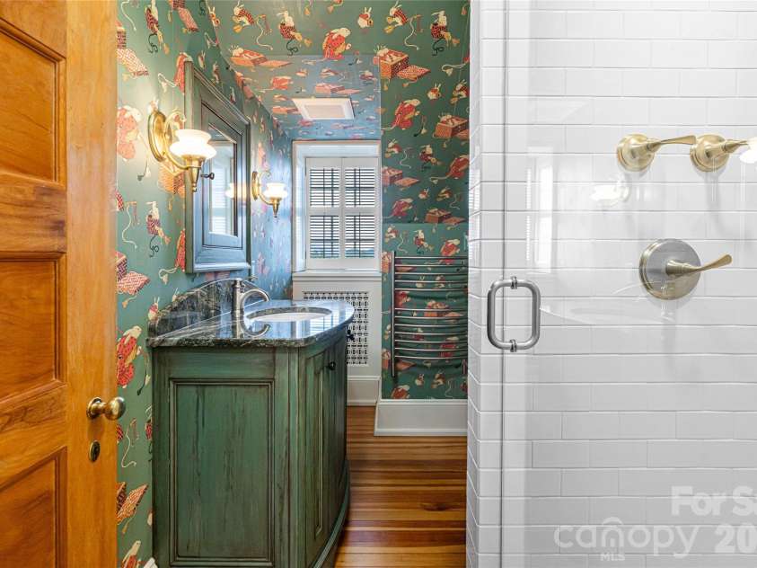 324 Vanderbilt Road, Asheville, NC 28803.  MLS# CAR4376732, YatesRealty ID 25849. Upstairs Guest Bath