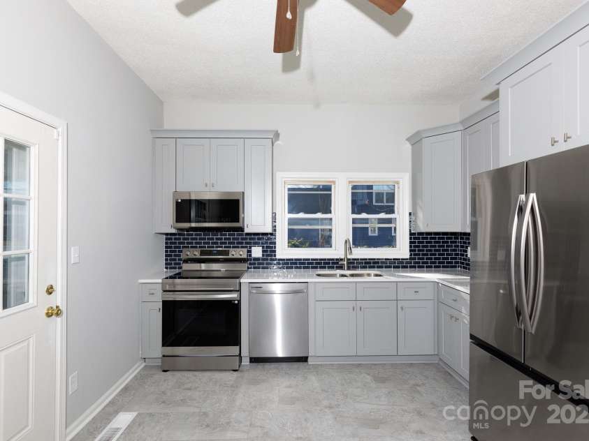 207 Lee Street, Fort Mill, SC 29715.  MLS# CAR4211925, YatesRealty ID 2585. 