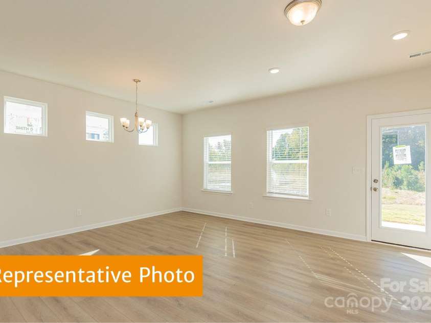 6041 Jasmine Branch Road, Charlotte, NC 28216.  MLS# CAR4333908, YatesRealty ID 2585. Suwanee Dining and Family Room