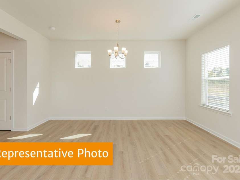 6041 Jasmine Branch Road, Charlotte, NC 28216.  MLS# CAR4333908, YatesRealty ID 2585. Suwanee Dining Room