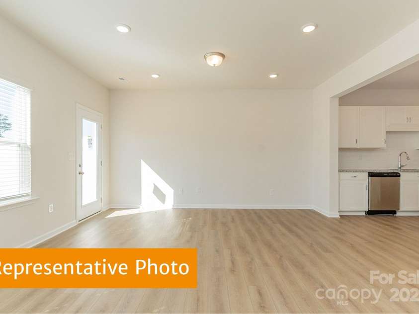 6041 Jasmine Branch Road, Charlotte, NC 28216.  MLS# CAR4333908, YatesRealty ID 2585. Suwanee Family Room