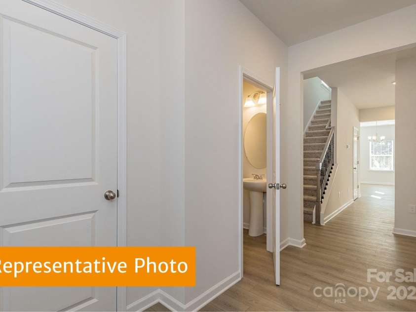 6041 Jasmine Branch Road, Charlotte, NC 28216.  MLS# CAR4333908, YatesRealty ID 2585. Suwanee Foyer