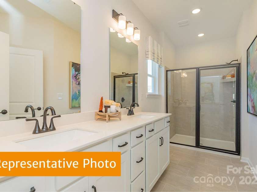 6041 Jasmine Branch Road, Charlotte, NC 28216.  MLS# CAR4333908, YatesRealty ID 2585. Suwanee Primary Bath