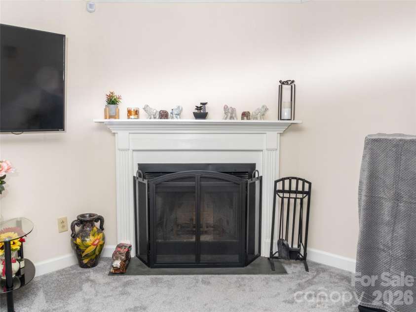 9718 Old Gate Drive, Matthews, NC 28105.  MLS# CAR4405654, YatesRealty ID 2585. Fireplace