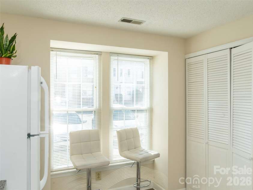 9718 Old Gate Drive, Matthews, NC 28105.  MLS# CAR4405654, YatesRealty ID 2585. Kitchen
