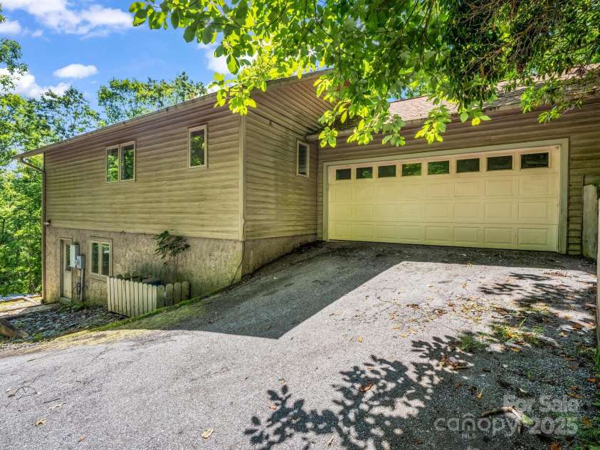 436 Utsonati Lane, Brevard, NC 28712.  MLS# CAR4271468, YatesRealty ID 25851. Garage