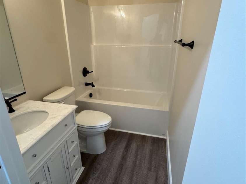 530 Oakwood Circle, Lexington, NC 27295.  MLS# CAR4382721, YatesRealty ID 25852. Bath 2