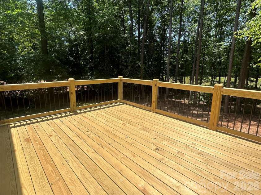 530 Oakwood Circle, Lexington, NC 27295.  MLS# CAR4382721, YatesRealty ID 25852. Deck