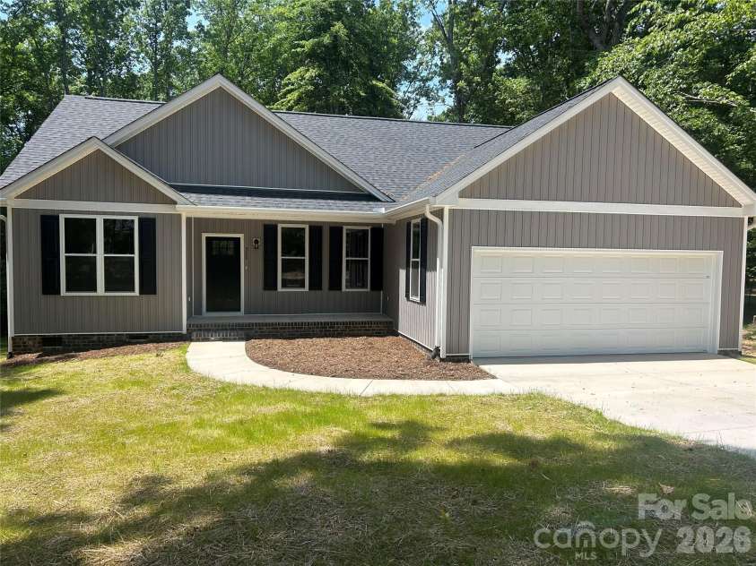 530 Oakwood Circle, Lexington, NC 27295.  MLS# CAR4382721, YatesRealty ID 25852. Front View