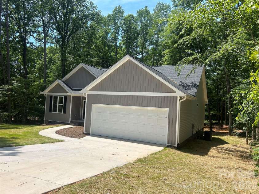 530 Oakwood Circle, Lexington, NC 27295.  MLS# CAR4382721, YatesRealty ID 25852. Front View