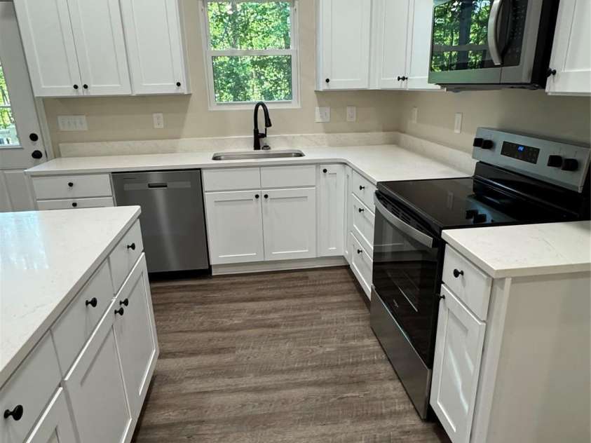 530 Oakwood Circle, Lexington, NC 27295.  MLS# CAR4382721, YatesRealty ID 25852. Kitchen