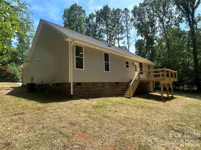 530 Oakwood Circle, Lexington, NC 27295.  MLS# CAR4382721, YatesRealty ID 25852. Rear View