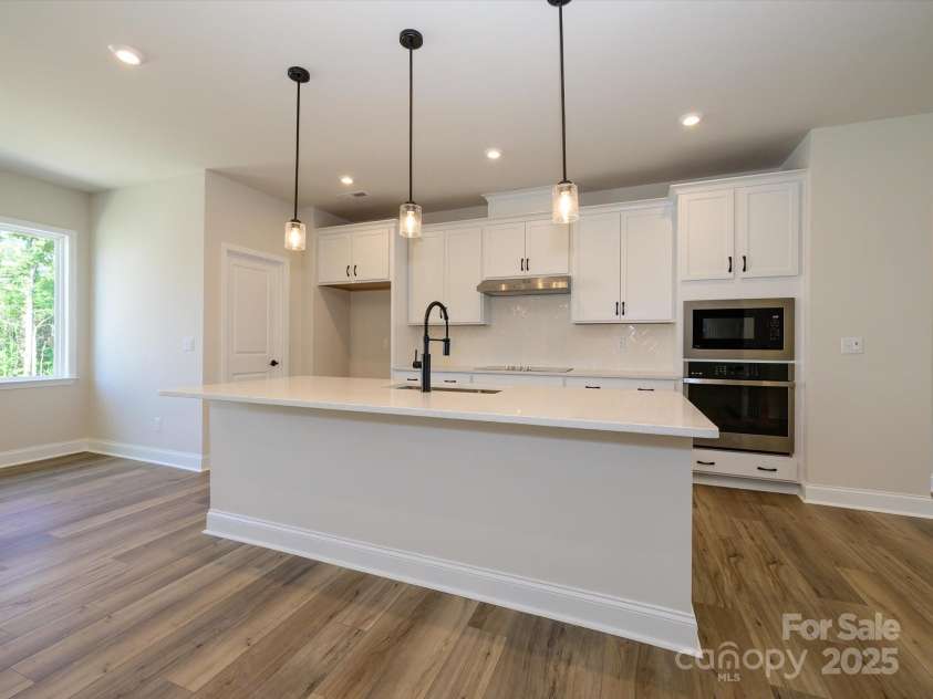 816 Flintside Lane, Charlotte, NC 28217.  MLS# CAR4278457, YatesRealty ID 25853. 