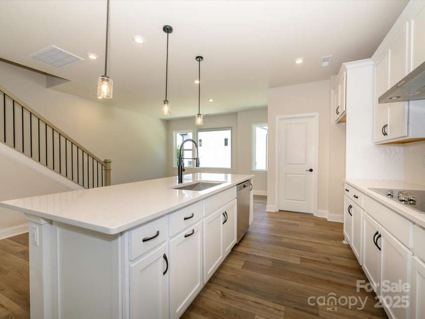 816 Flintside Lane, Charlotte, NC 28217.  MLS# CAR4278457, YatesRealty ID 25853. 