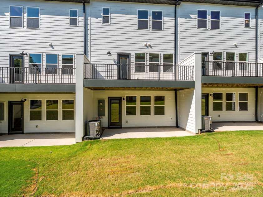 816 Flintside Lane, Charlotte, NC 28217.  MLS# CAR4278457, YatesRealty ID 25853. Dual Outdoor Living.