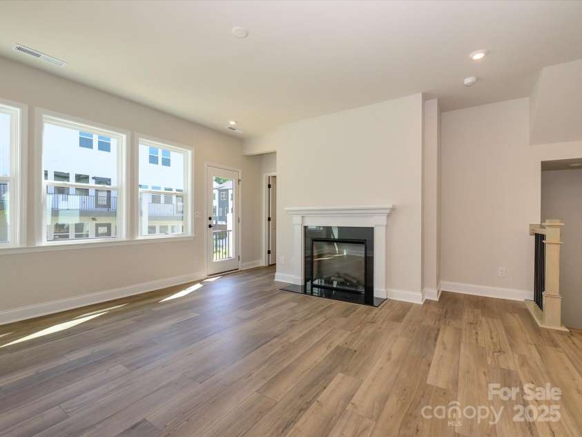 816 Flintside Lane, Charlotte, NC 28217.  MLS# CAR4278457, YatesRealty ID 25853. Great Room Featuring Fireplace.