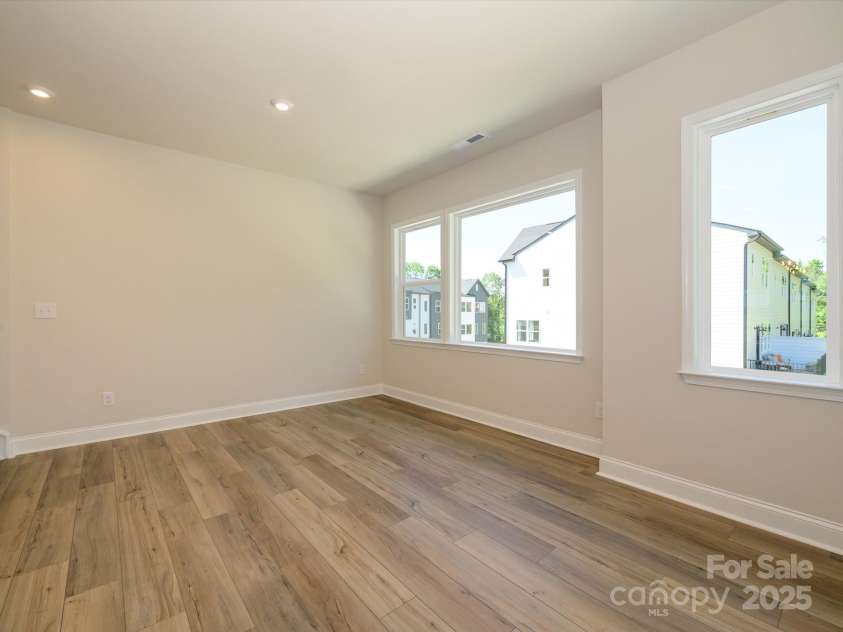 816 Flintside Lane, Charlotte, NC 28217.  MLS# CAR4278457, YatesRealty ID 25853. Large Energy Efficient Windows Breathe Light Into the Space.