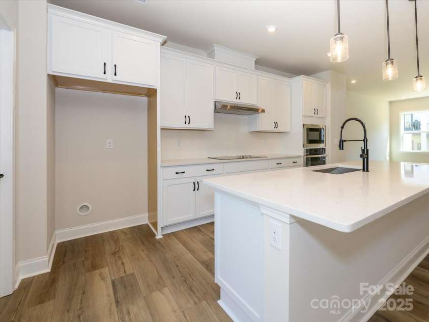 816 Flintside Lane, Charlotte, NC 28217.  MLS# CAR4278457, YatesRealty ID 25853. Premium Finishes Including Quartz Countertops.