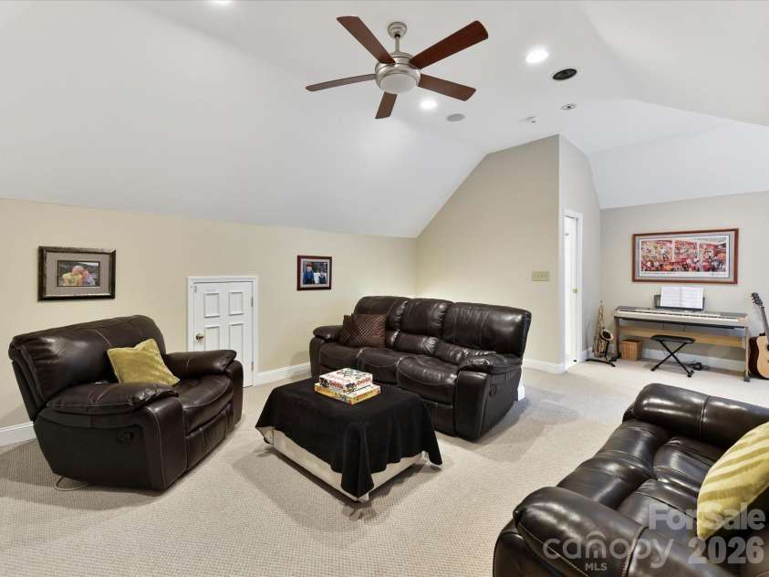 8715 Cahill Lane, Charlotte, NC 28277.  MLS# CAR4363060, YatesRealty ID 25854. 