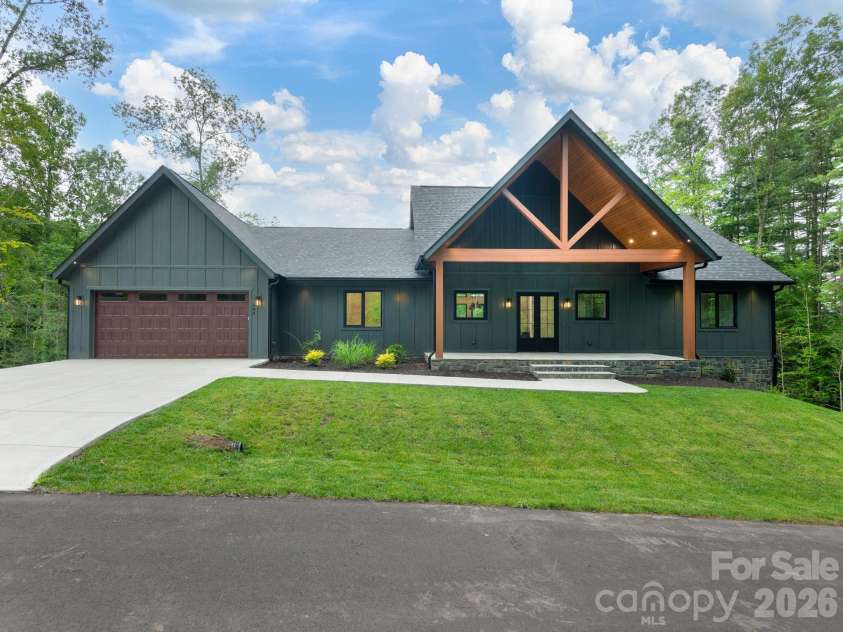 148 Reserve Way, Hendersonville, NC 28739.  MLS# CAR4384004, YatesRealty ID 25855. 
