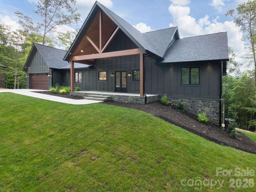 148 Reserve Way, Hendersonville, NC 28739.  MLS# CAR4384004, YatesRealty ID 25855. 