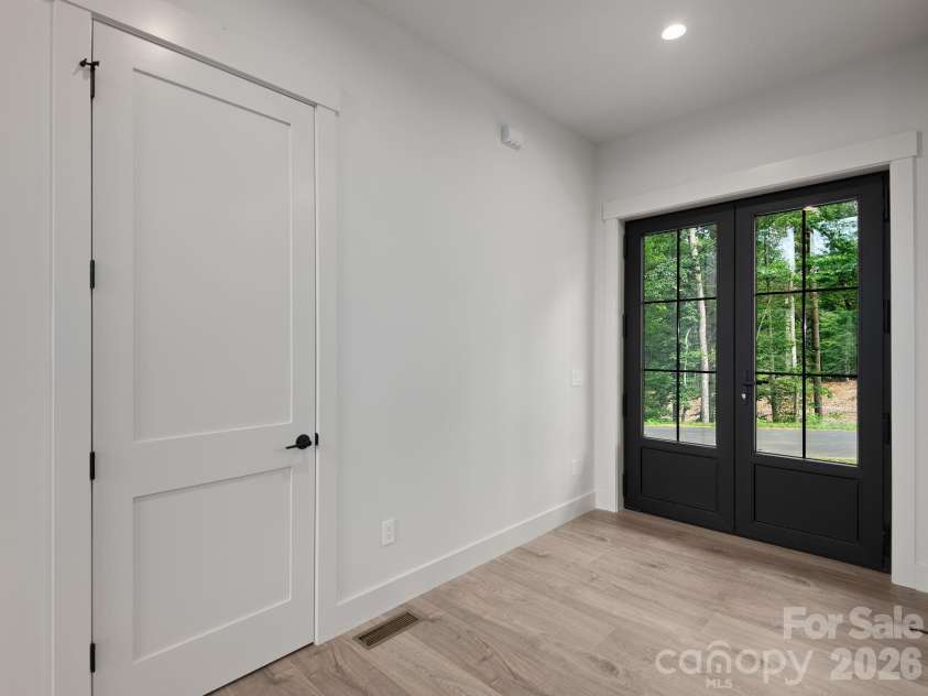 148 Reserve Way, Hendersonville, NC 28739.  MLS# CAR4384004, YatesRealty ID 25855. 