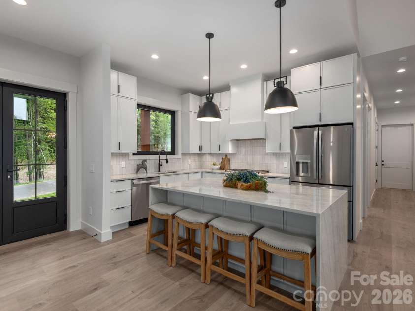 148 Reserve Way, Hendersonville, NC 28739.  MLS# CAR4384004, YatesRealty ID 25855. 