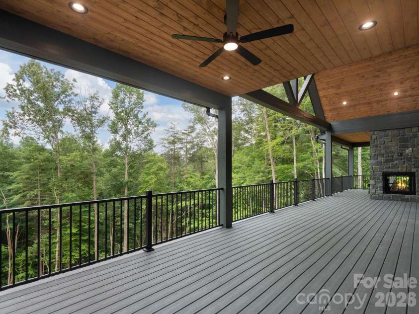 148 Reserve Way, Hendersonville, NC 28739.  MLS# CAR4384004, YatesRealty ID 25855. 