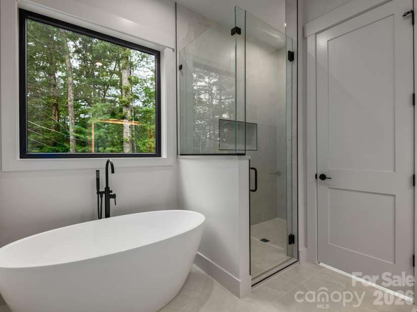 148 Reserve Way, Hendersonville, NC 28739.  MLS# CAR4384004, YatesRealty ID 25855. 