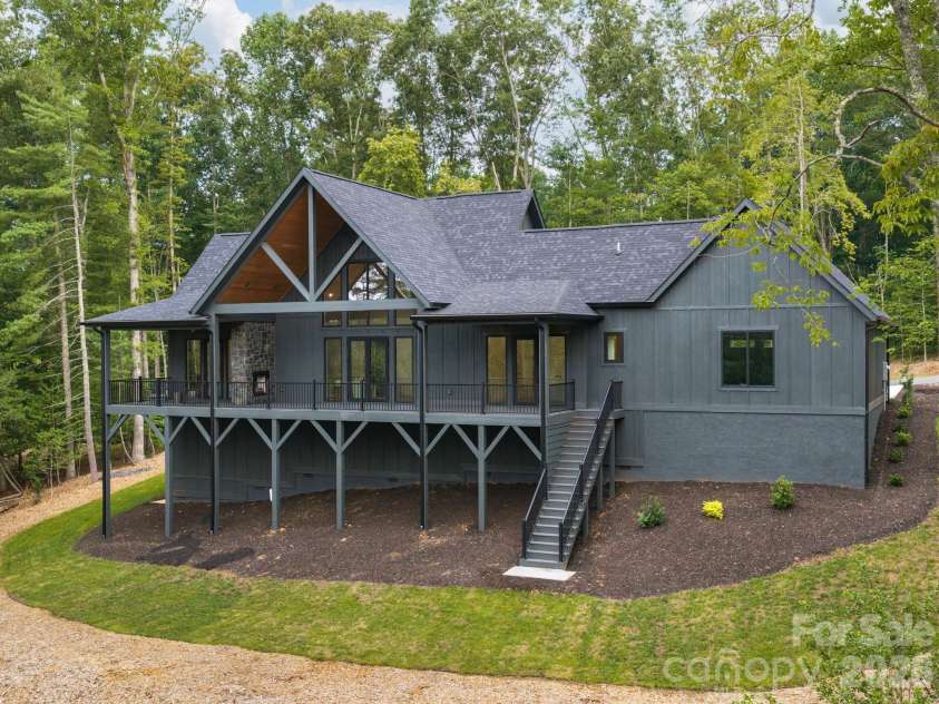 148 Reserve Way, Hendersonville, NC 28739.  MLS# CAR4384004, YatesRealty ID 25855. 
