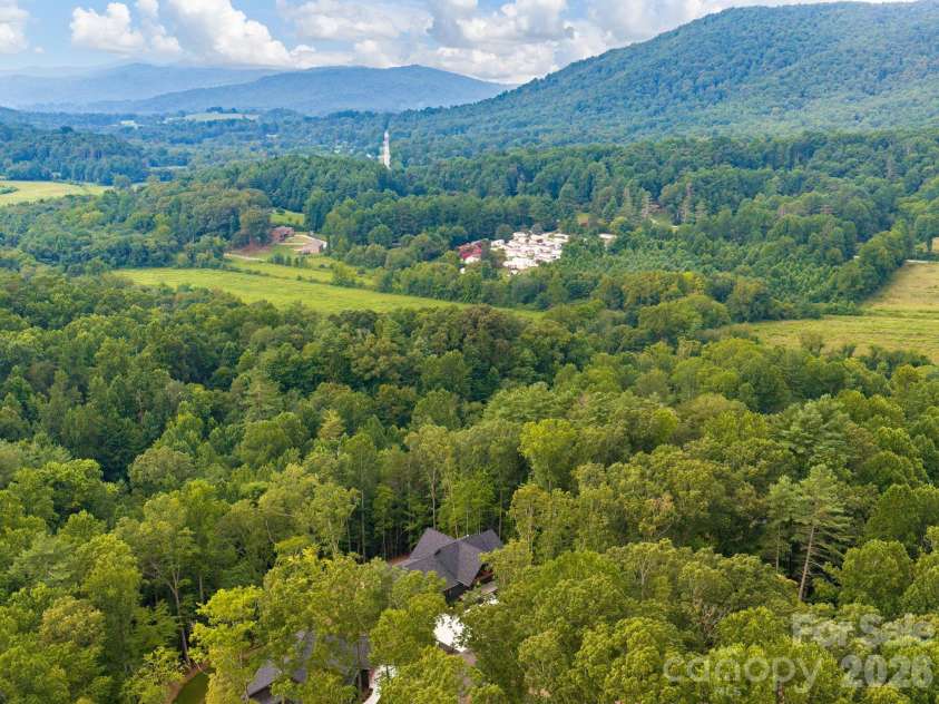 148 Reserve Way, Hendersonville, NC 28739.  MLS# CAR4384004, YatesRealty ID 25855. 