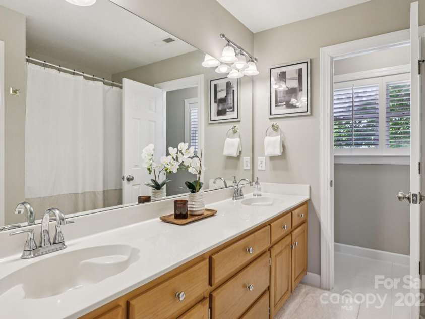 10121 Edgecliff Road, Huntersville, NC 28078.  MLS# CAR4271707, YatesRealty ID 25856. 