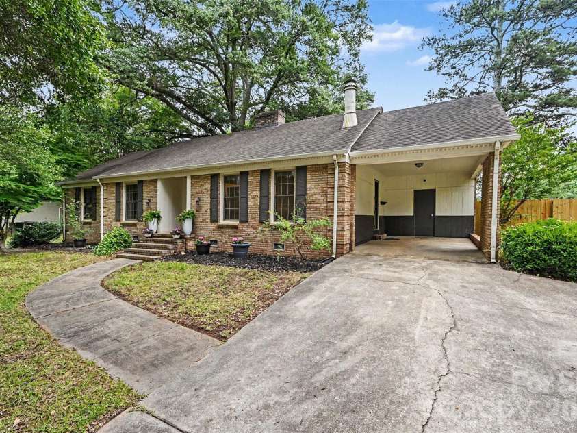 261 Sherwood Circle, Rock Hill, SC 29730.  MLS# CAR4385668, YatesRealty ID 25856. 
